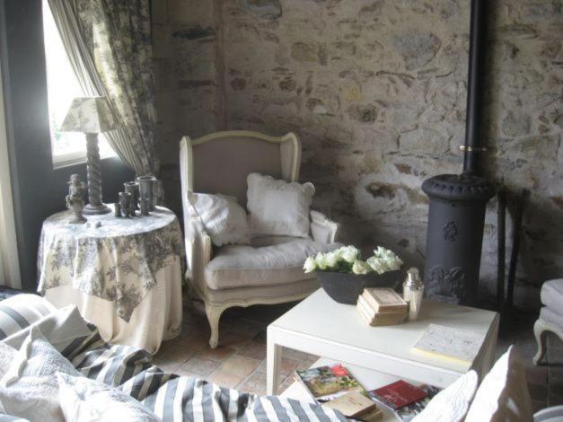 Le Mouton Bed and Breakfast Blaison Exteriör bild